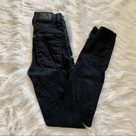 Levi’s black skinny jeans - Picture 2 of 3